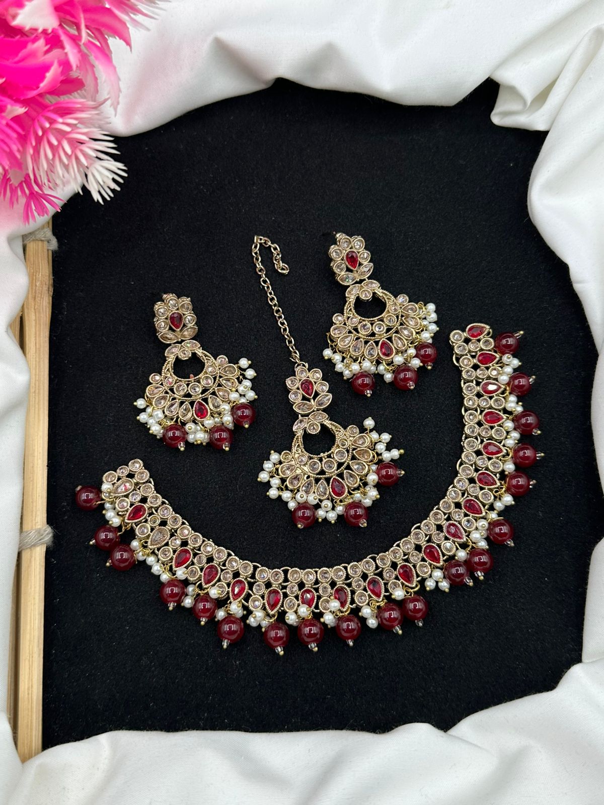 Reverse Ad Style Captions for Necklace Set
