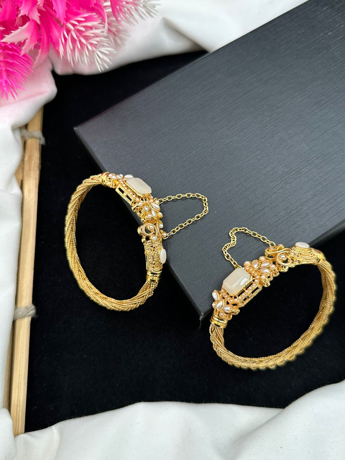 Casting Openable Bangles With Elegant Design