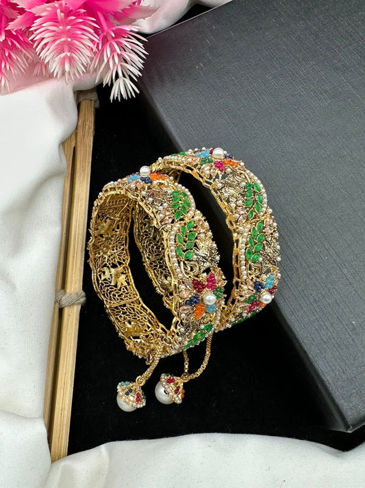 Elegant Openable manjoos design with stunning nauratan & zircon work.