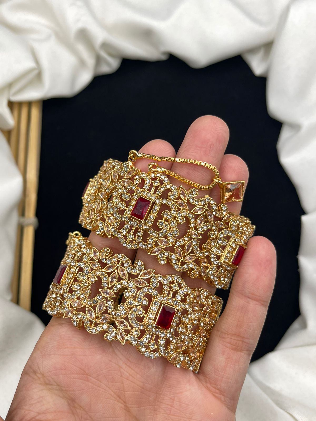 Elegant Design Manjoos Zircon Work Bangles