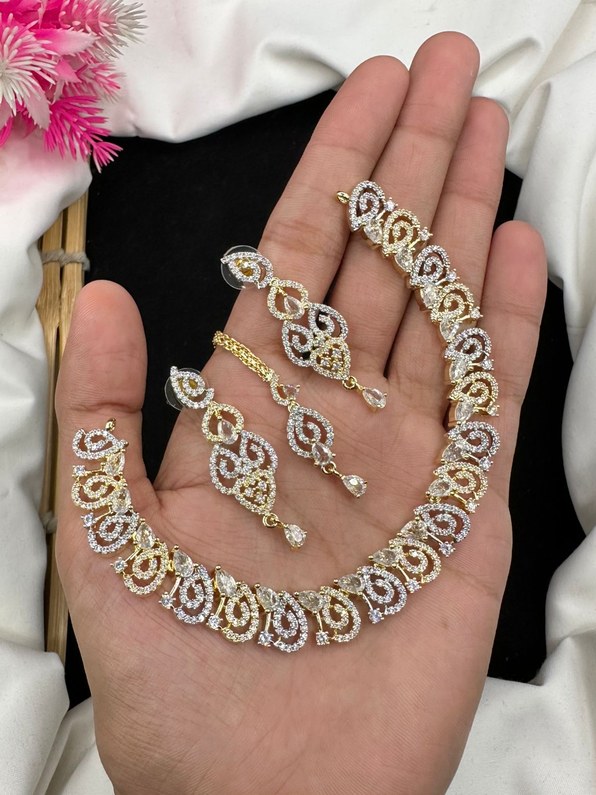 Shine with style in this beautiful and elegant Indian zircon necklace set.