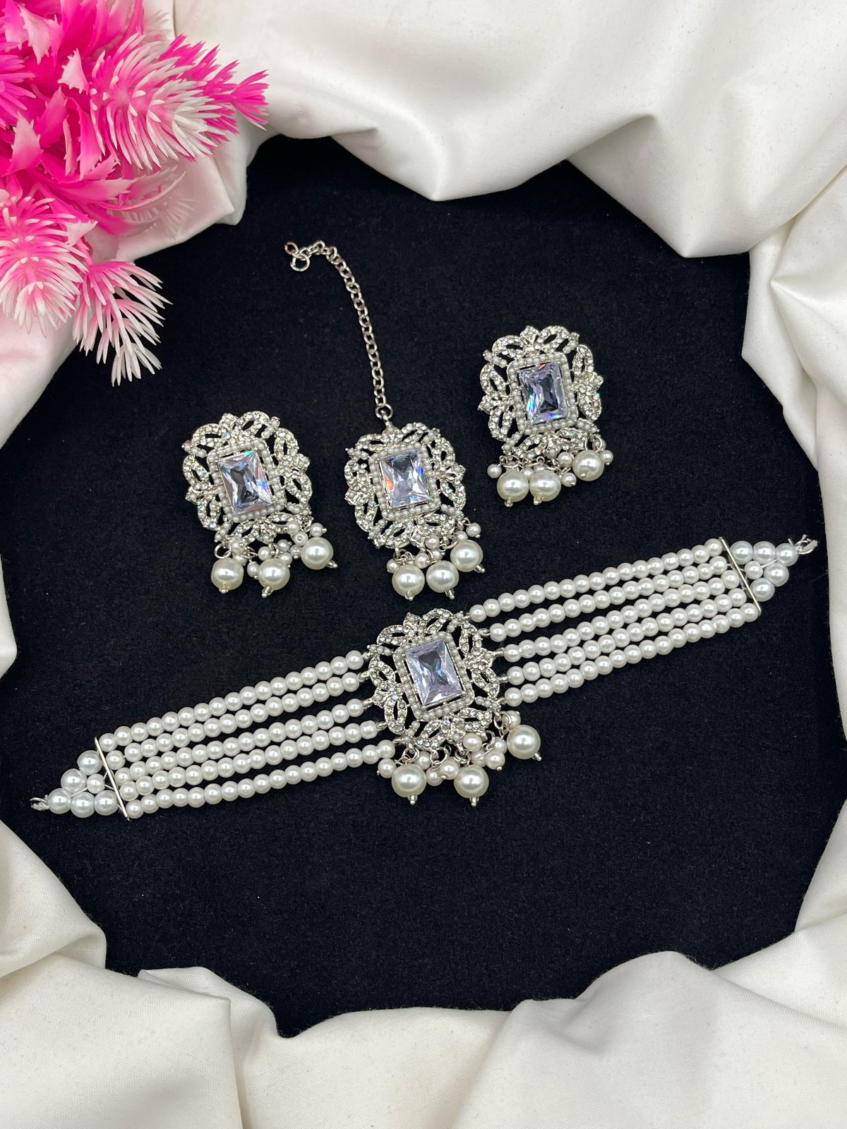 “Elegant Nauratan Choker Set with Vibrant Multi-Stone Detailing”