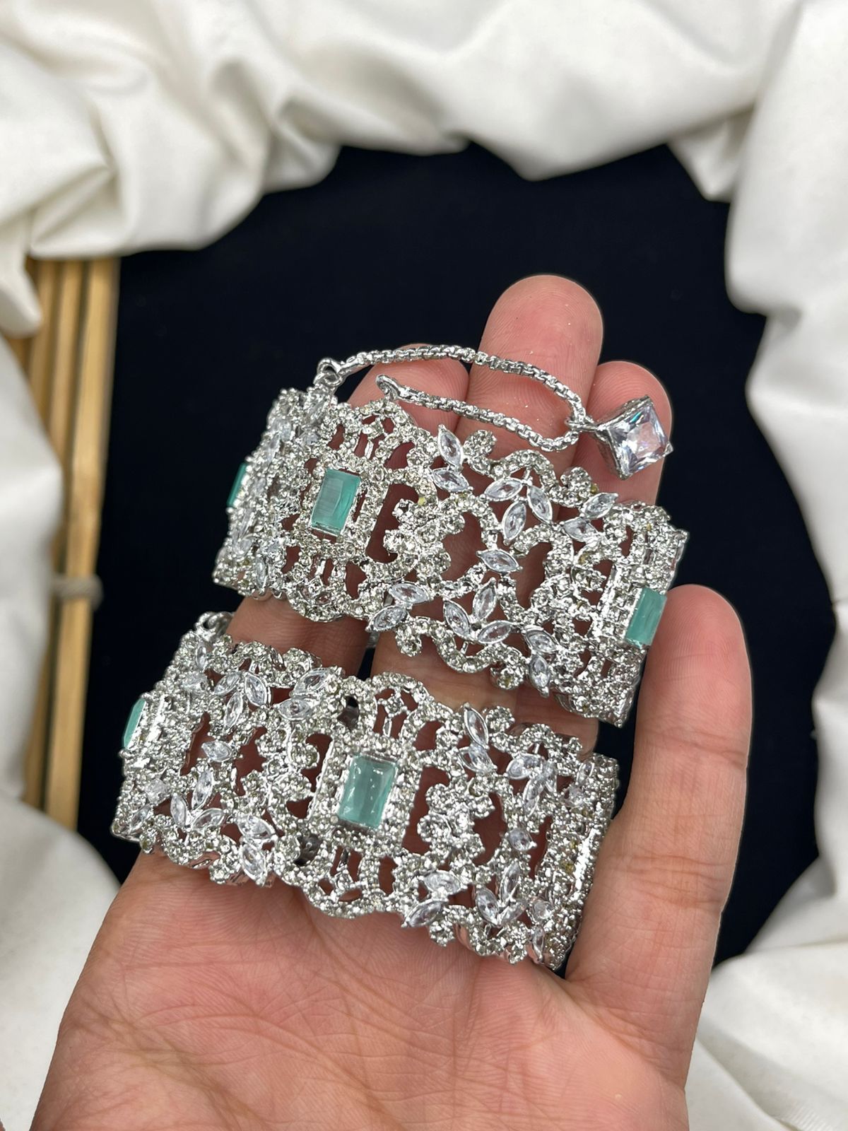 Elegant Design Manjoos Zircon Work Bangles