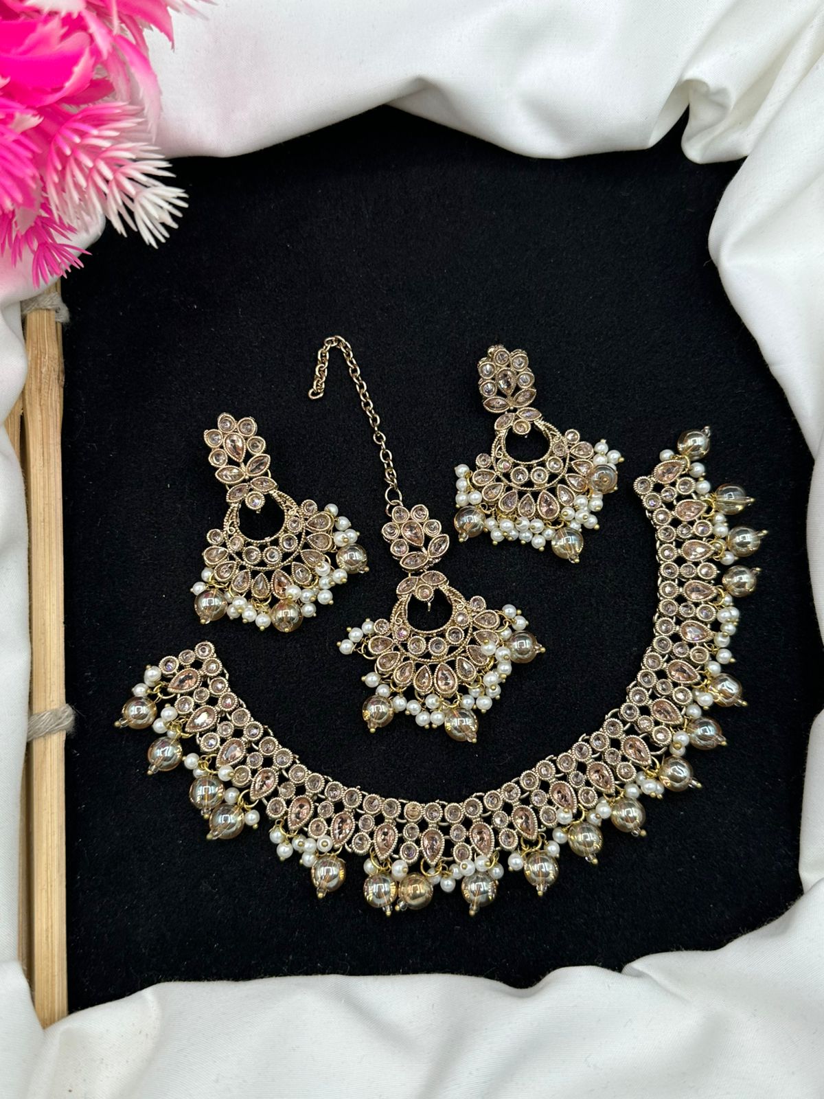 Reverse Ad Style Captions for Necklace Set