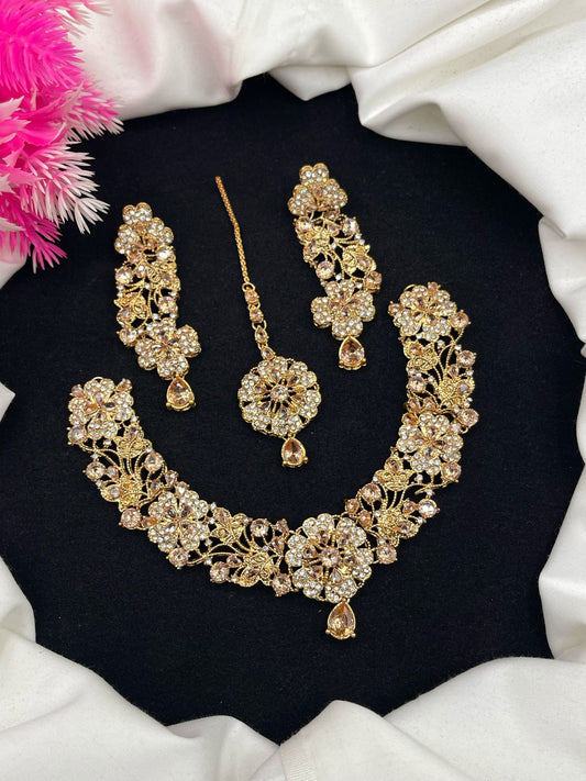 Elegant Design Necklace Set
