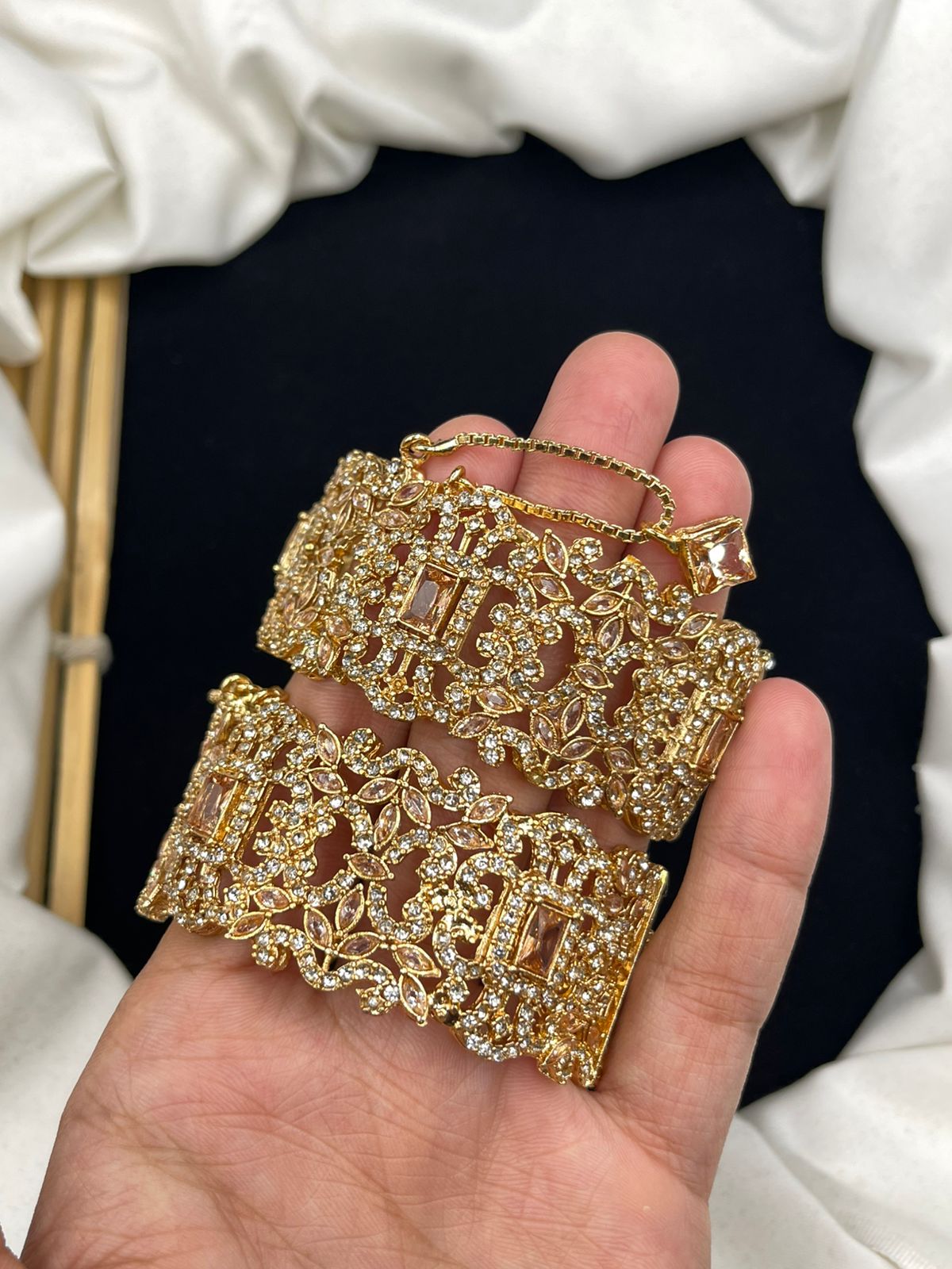 Elegant Design Manjoos Zircon Work Bangles