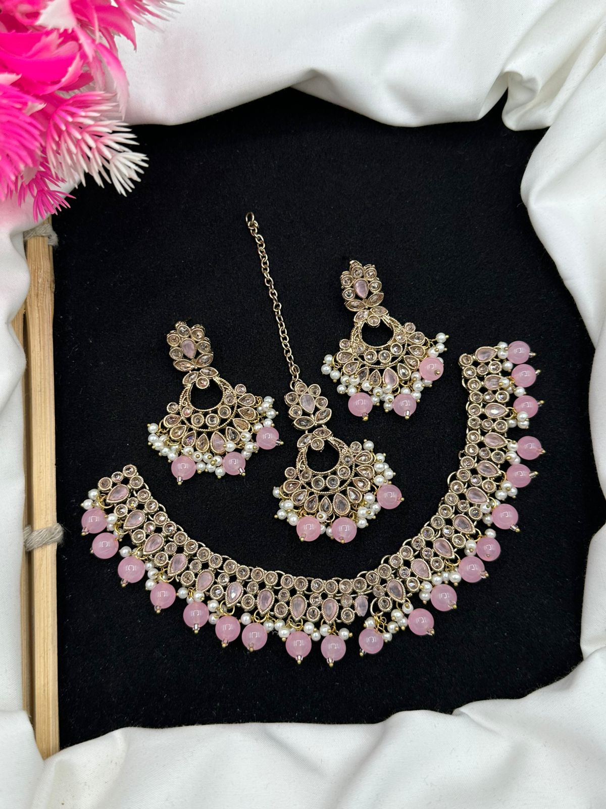 Reverse Ad Style Captions for Necklace Set