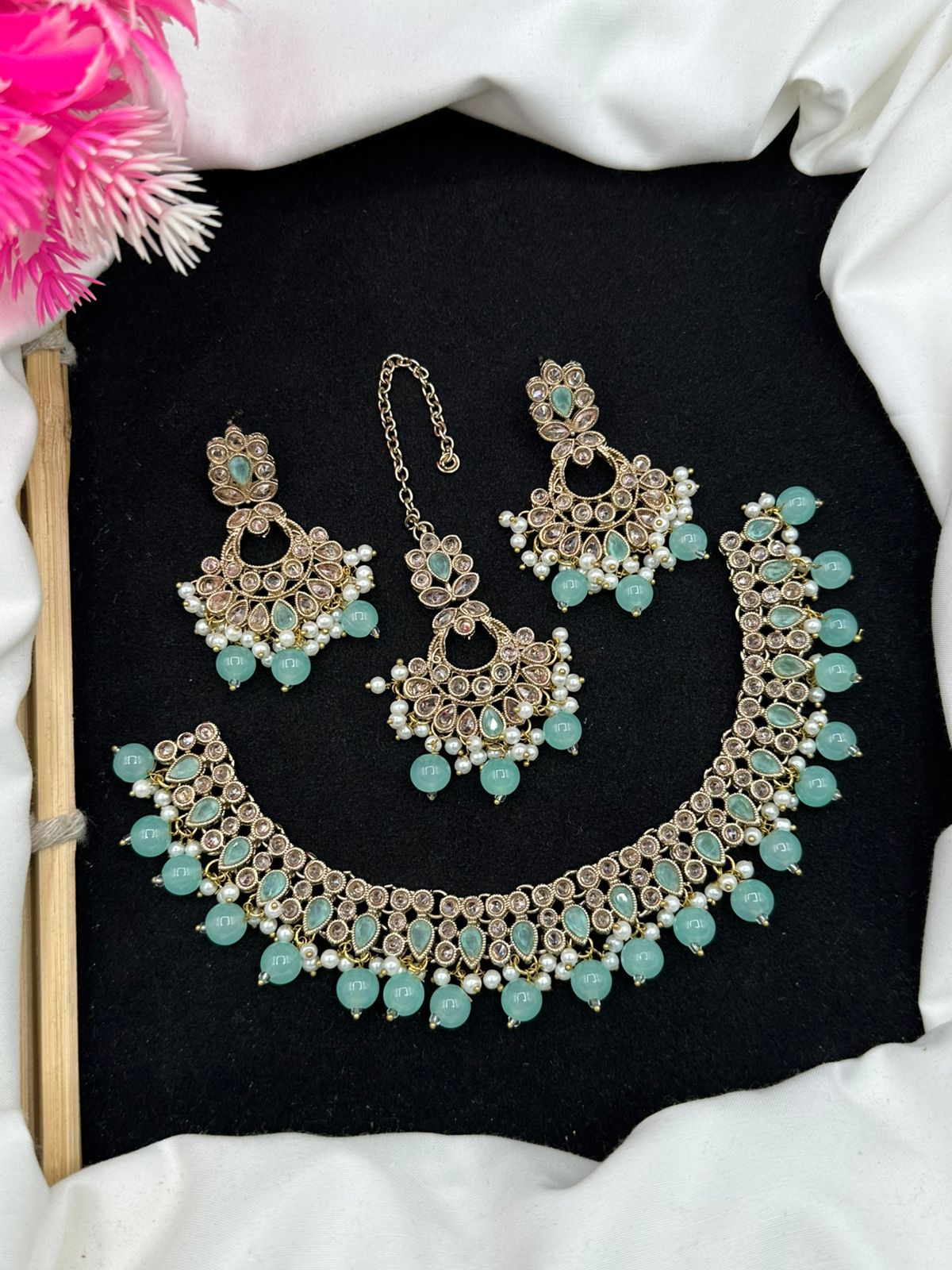 Reverse Ad Style Captions for Necklace Set