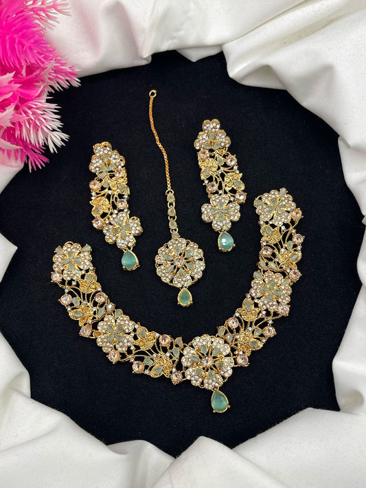 Elegant Design Necklace Set