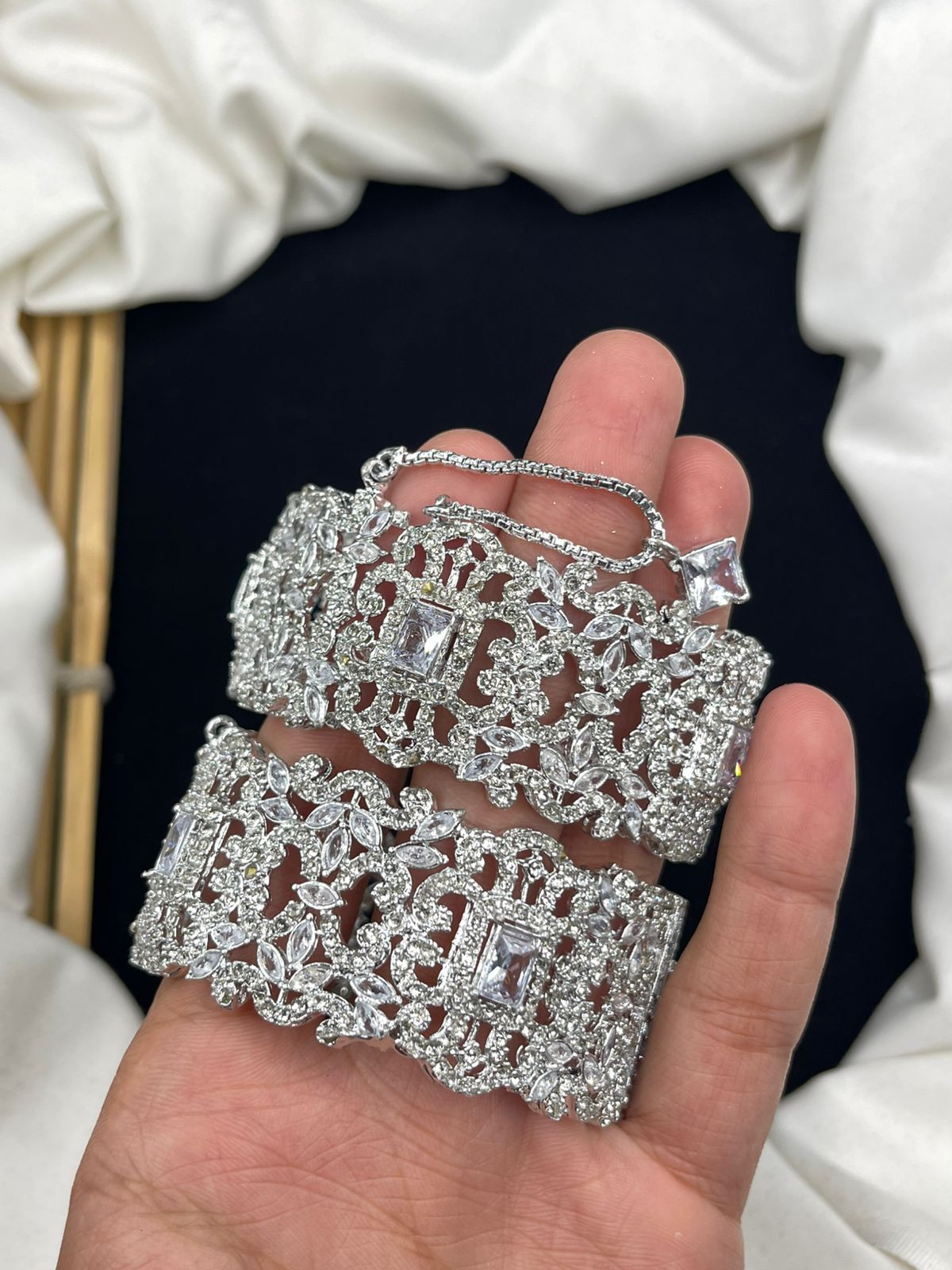 Elegant Design Manjoos Zircon Work Bangles