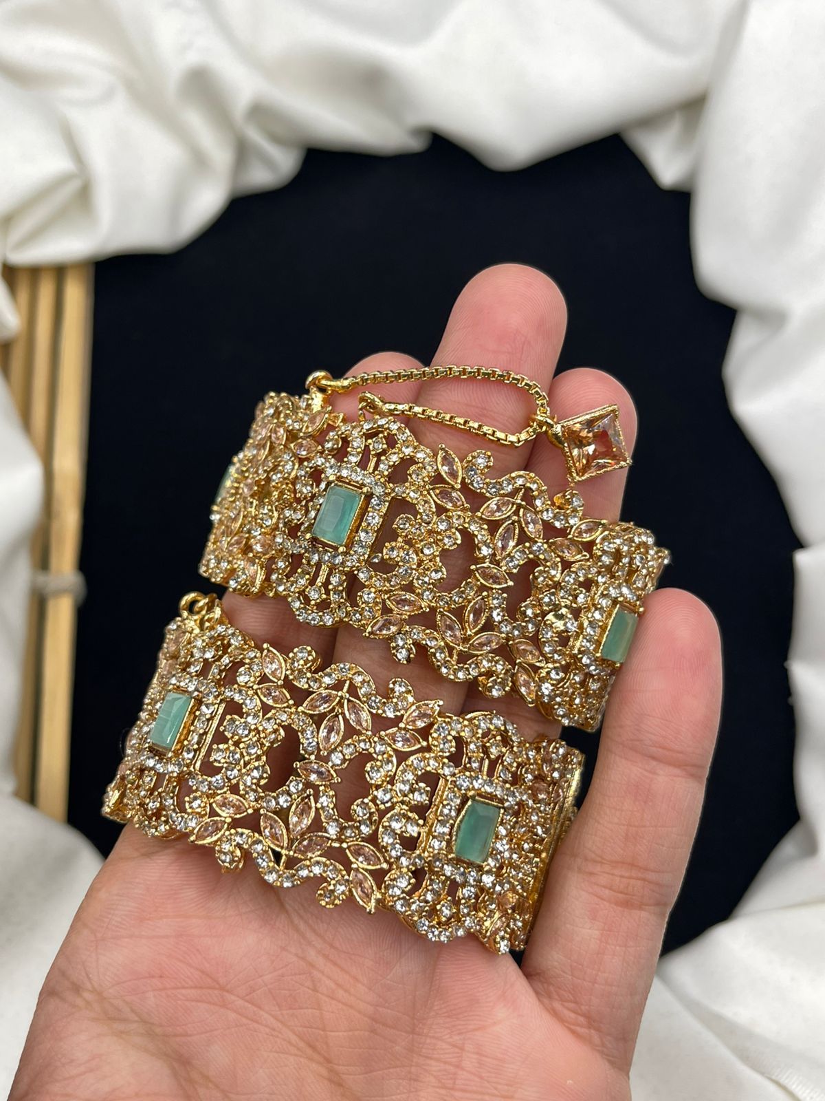 Elegant Design Manjoos Zircon Work Bangles