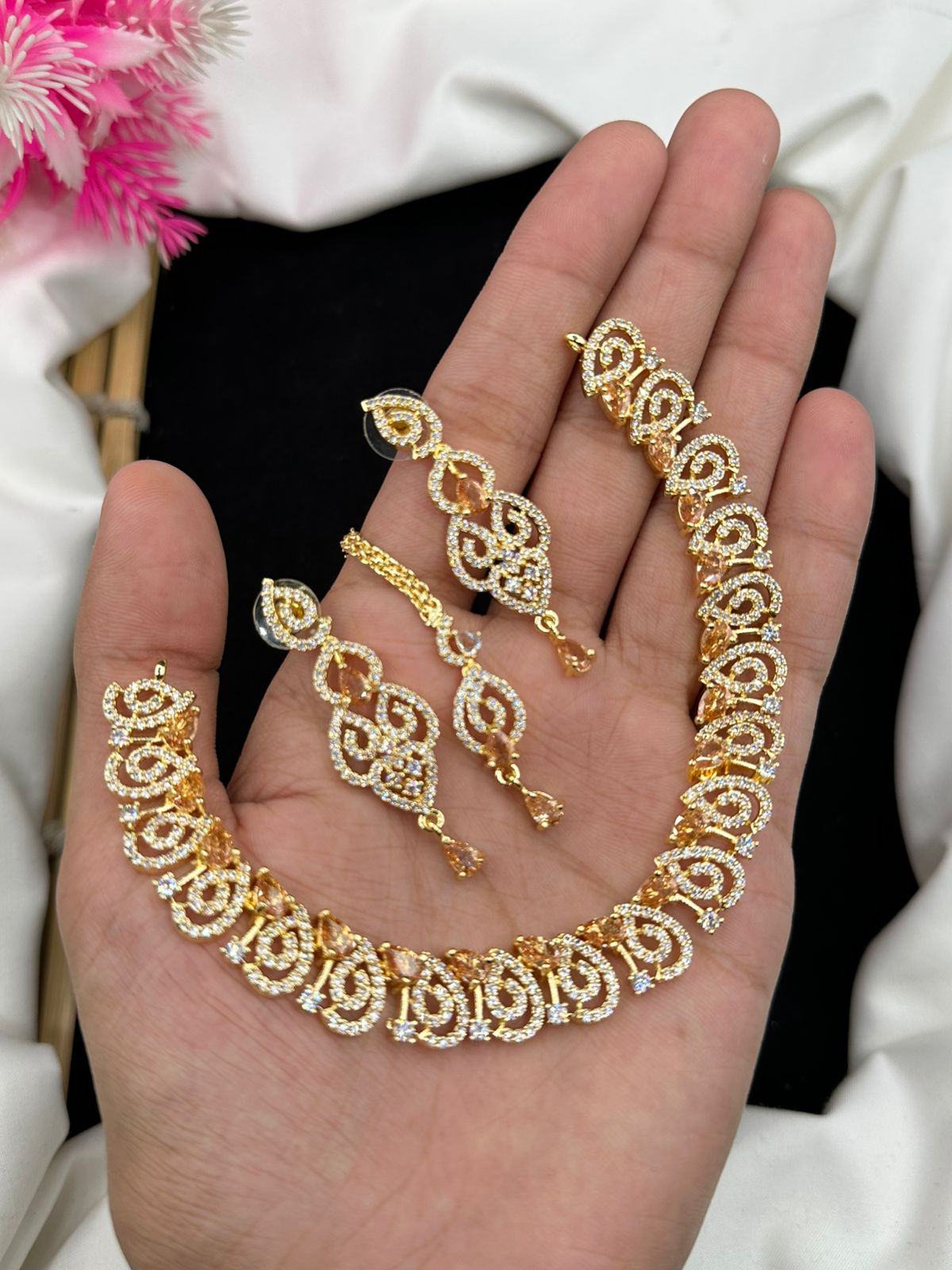 Shine with style in this beautiful and elegant Indian zircon necklace set.