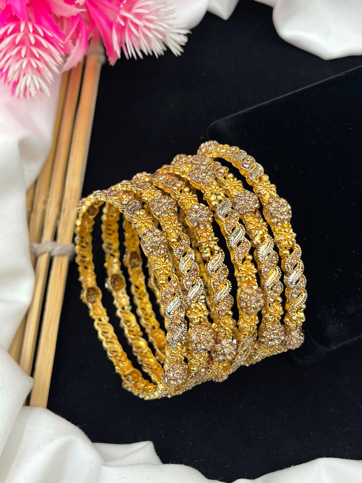 Style that speaks elegance “6 Bangles • 4 Sizes
