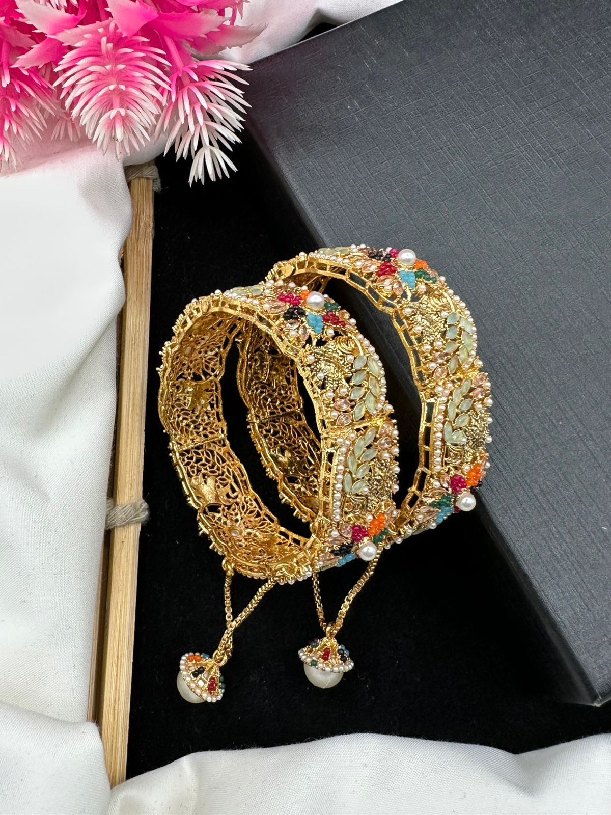 Elegant Openable manjoos design with stunning nauratan & zircon work.